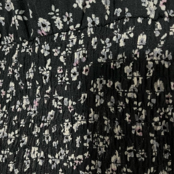 Maurice’s Navy Blue floral blouse. NWT. Size medium - Picture 4 of 4